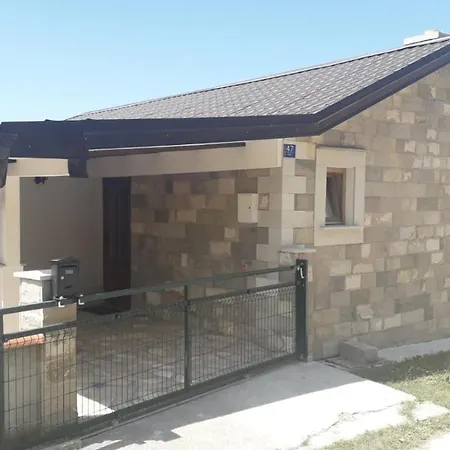 Weekend House Petar Lusnic