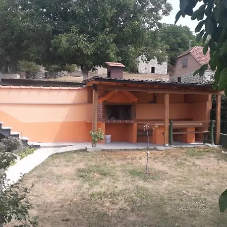 Holiday home Weekend House Petar Lusnic