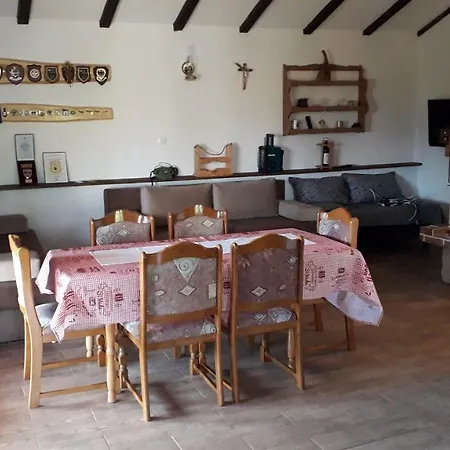 Weekend House Petar Lusnic